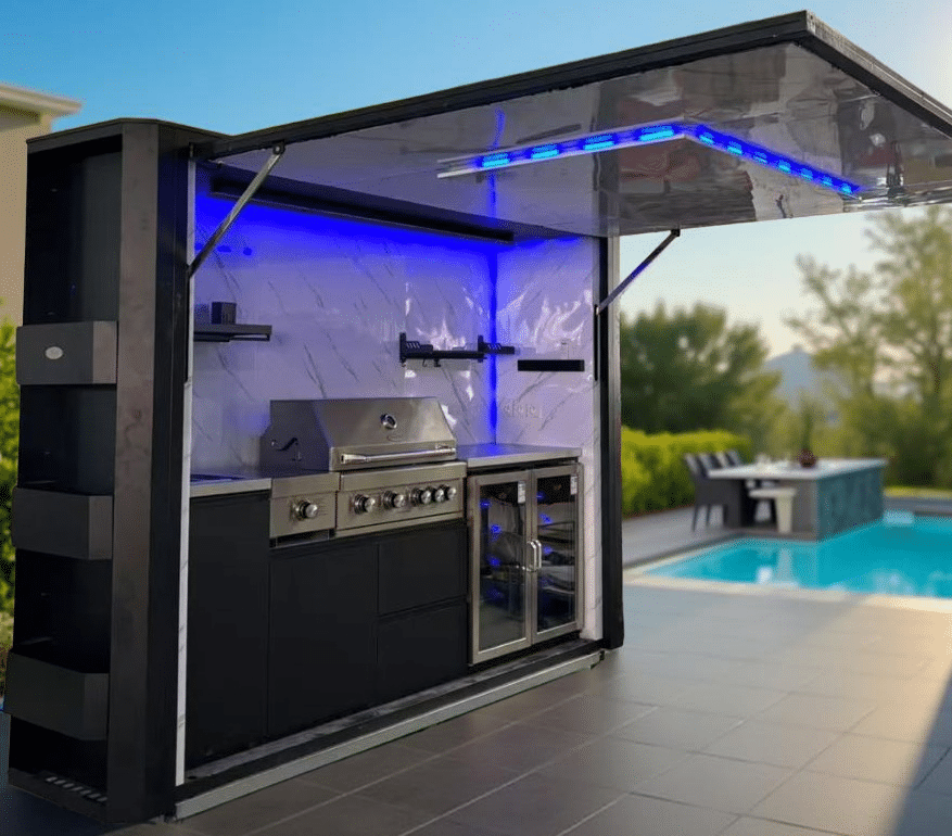 Cuisine Bellazio kitchen modèle Alvéa Céria sur terrasse avec piscine